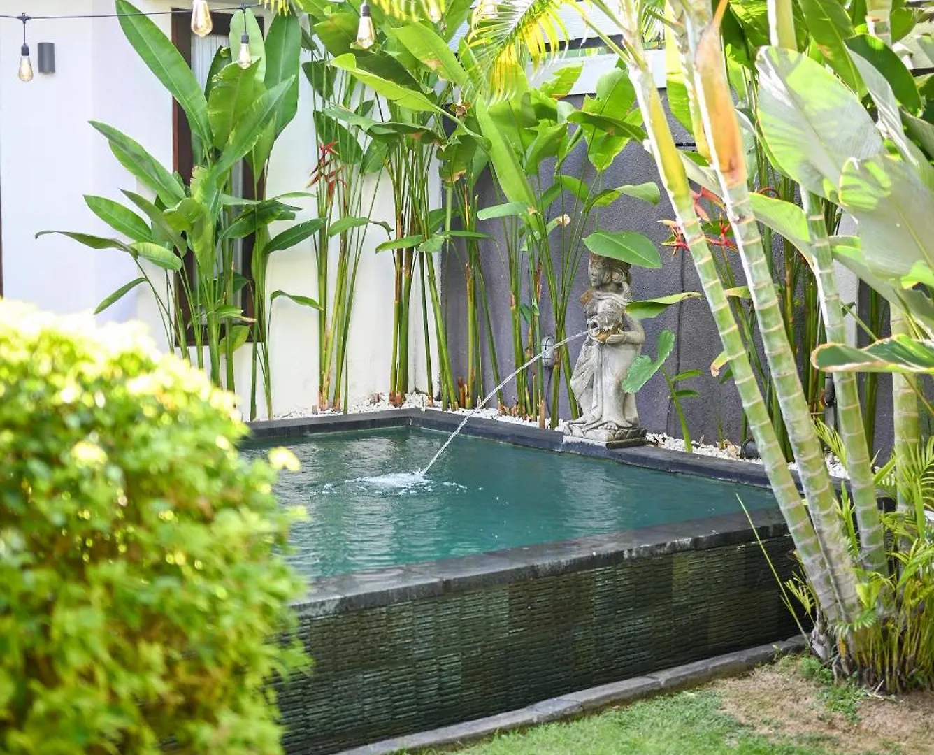 Villa O'Anne 塞米亚克 印尼